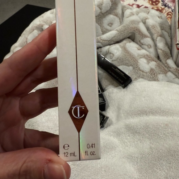 Charlotte Tilbury Glowgasm highlighter. - Picture 1 of 4